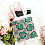 Tropisches Pink & Green Palm Blätter Nahtloses Mus Tragetasche<br><div class="desc">Das tropische Pink & Green Palm Blätter Seamless Pattern ist ein lebendiges Design mit einer Auswahl an rosa und grünen Palmen Blätter, die in einem wiederholt auftretenden Muster angeordnet sind. Das Muster hat ein nahtloses Layout, das bedeutet, dass die Kanten des Designs nahtlos zusammenpassen, um ein durchgängiges und ununterbrochenes Muster...</div>