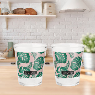 Tropisches Pink und grüne Palme Blätter Muster und Schnapsglas