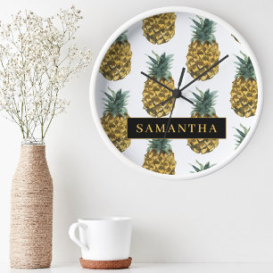 Tropisches Wasserfarben-Ananas-Muster mit Namen Runde Wanduhr
