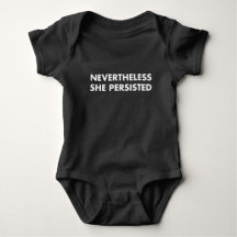 Trotzdem behielt sie den Baby Bodysuit bei
