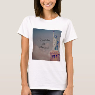Trotzdem behielt sie den T - Shirt an.