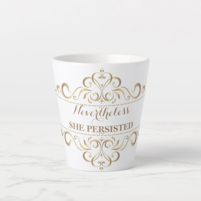 Trotzdem behielt sie die kleine Tasse der Latte (Vorderseite)