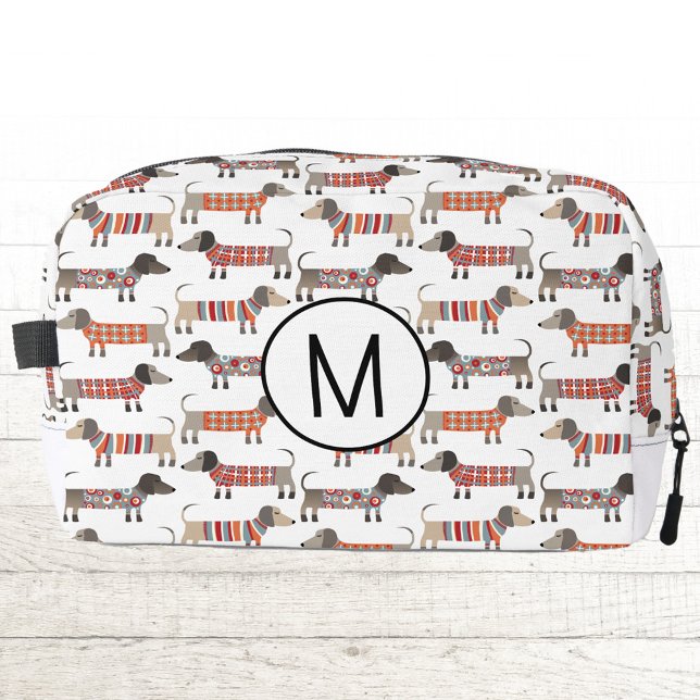 Trousse De Toilette Monogram Dachshund Wiener Sausage Chien Personnali (Fun monogram initial personalized Dachshund Wiener Dog pattern toiletries bag)