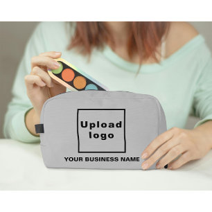 Trousse De Toilette Nom de l'entreprise et logo sur le kit Dopp gris