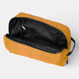 Trousse De Toilette Un pochon rectangulaire jaune moutarde avec une fe