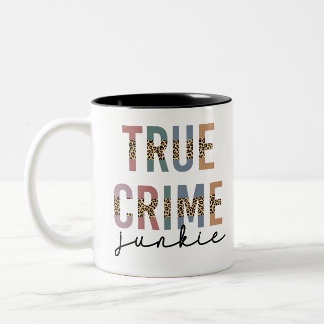 True Crime Junkie | Ermordete Kriminalitätsanzeige Zweifarbige Tasse (Links)