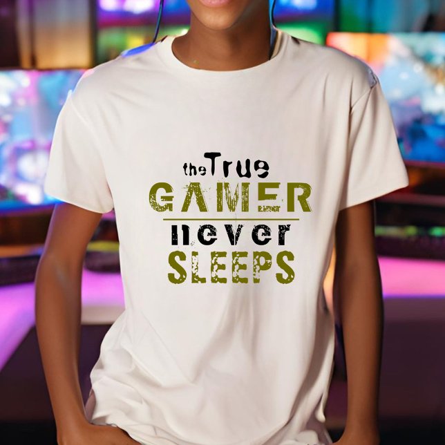 True Gamer schläft niemals Typografy Gamer T-Shirt (Von Creator hochgeladen)