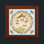 True Love Christlich Angel Erinnerungskiste<br><div class="desc">True Love Engel Geschenkboxen von ArtMuvz Illustration. Passende Engelgeschenke und Kleidung. Klicken Sie auf "Personalisieren Sie diese Vorlage" und bearbeiten Sie dann die Felder, die für Ihr persönliches Geschenk vorgesehen sind. Sie können Ihren Namen hinzufügen oder Text hinzufügen. Passen Sie diese Engel-Geschenkboxen an, um sie einzigartig zu machen oder als...</div>