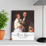 True Love Wedding Foto Leinwanddruck<br><div class="desc">Hochzeitliche Foto-Leinwand für frisch verheiratete oder verheiratete Paare. Wahre Liebe wird in handgeschriebener Typografie geschrieben, und die Vorlage ist für Sie Set, um die Namen des neuen Ehepaares und das Hochzeitsdatum hinzuzufügen.</div>