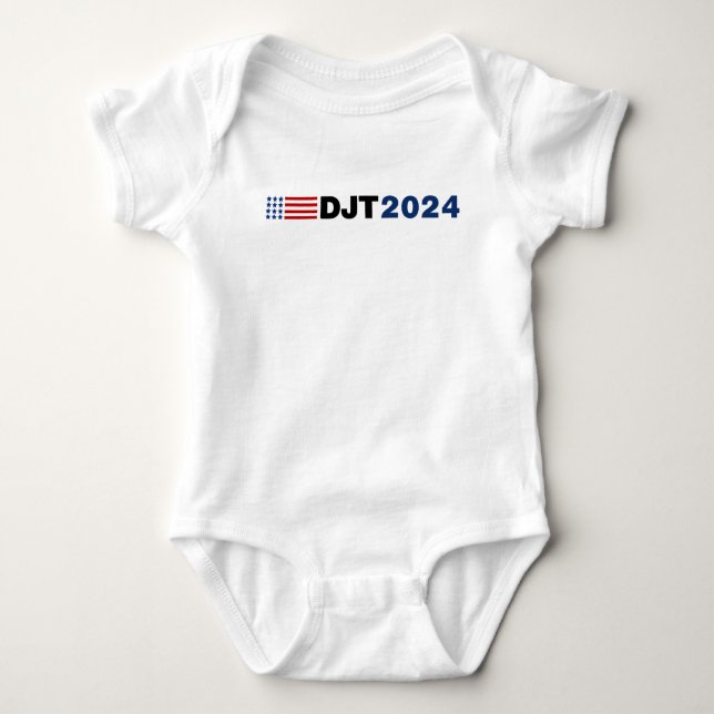 Trump 2024 DJT Baby Strampler (Vorderseite)