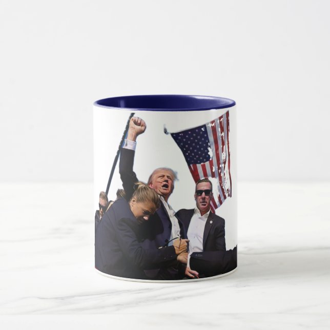 Trump 2024: Kampf für Amerika Tasse (Zentrum)