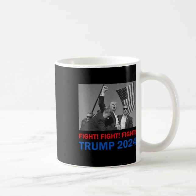 Trump 2024 kämpft gegen Donald Trump Fist Pum Kaffeetasse (Rechts)