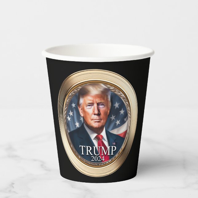 Trump 2024 Kundgebung zur Neuheit im Wahlkampf Pappbecher (Vorderseite)