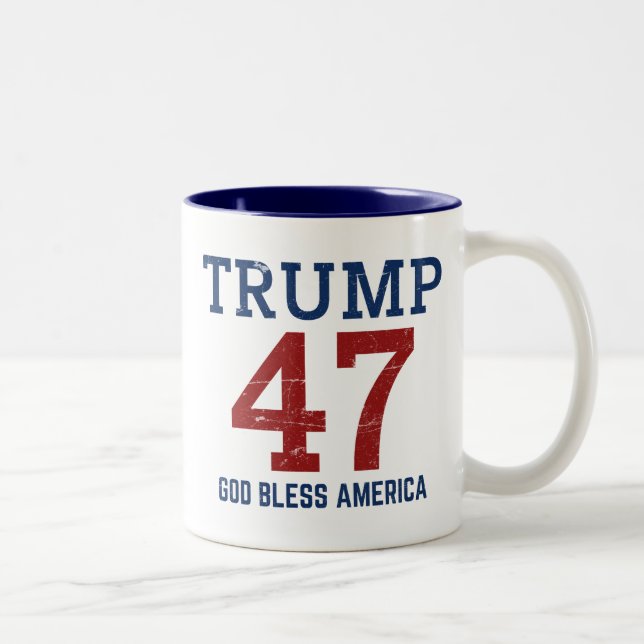 Trump 47 Gott segne Amerika Zweifarbige Tasse (Rechts)