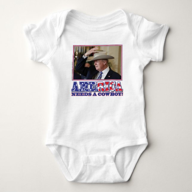 TRUMP-AMERIKA-COWBOY BABY STRAMPLER (Vorderseite)