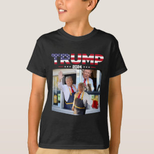 Trump bedient den Drive-thru-Fast-Food-Mitarbeiter T-Shirt