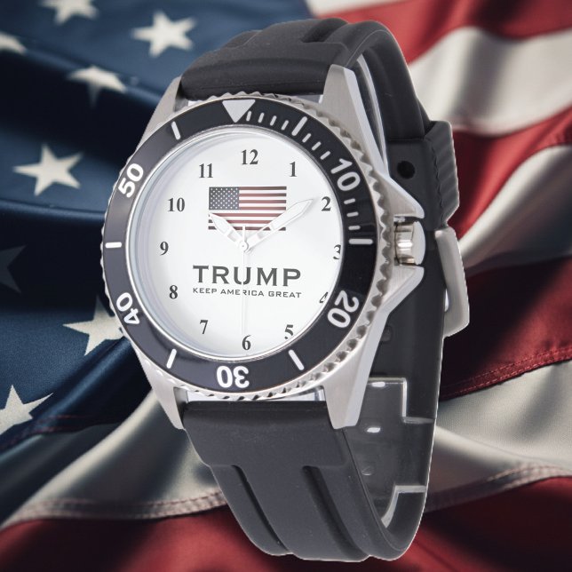 Trump beobachtet Amerika unter US-Flagge Behalten Armbanduhr (Trump watch)