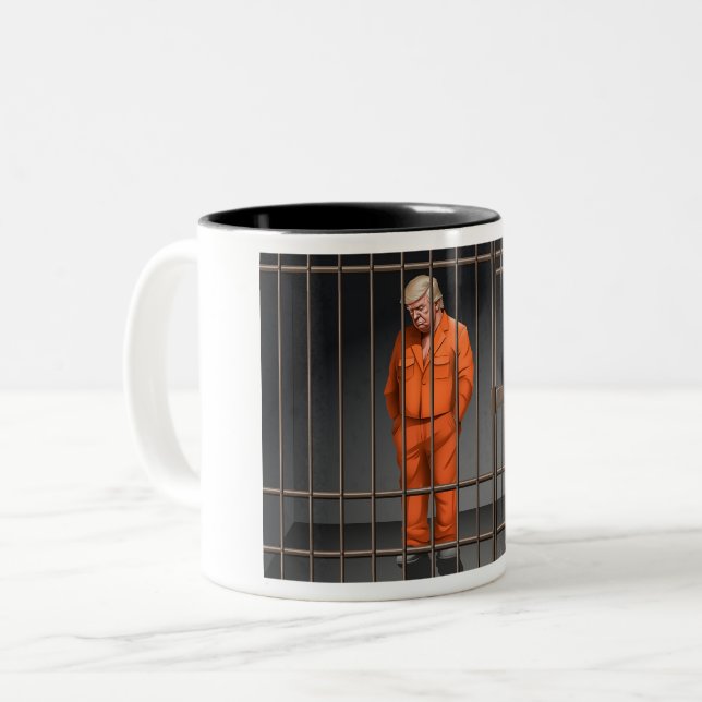 Trump en prison Mug à deux tons, 11 oz (Devant gauche)