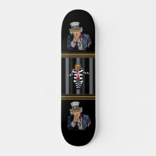 Trump en prison porte un skateboard