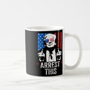 Trump hält dies fest (auf der Rückseite) Kaffeetasse
