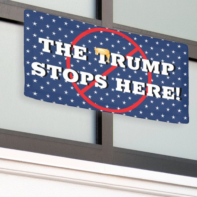 Trump hält hier an Banner fest (Äußeres Gebäude)