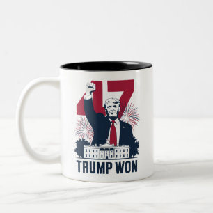 Trump hat erneut die Präsidentschaftswahl 2024 gew Zweifarbige Tasse