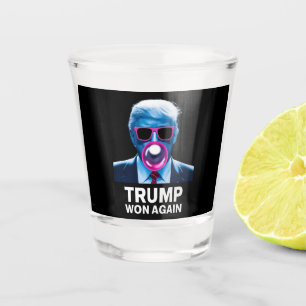 Trump hat erneut die Wahl 2024 zum 47. Präsidenten Schnapsglas
