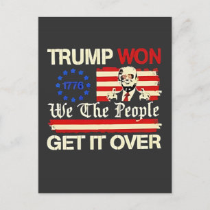 Trump hat gewonnen, wir, das Volk, kommen darüber  Postkarte