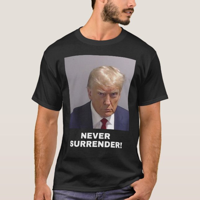 Trump hat sich nie ergeben T-Shirt (Vorderseite)