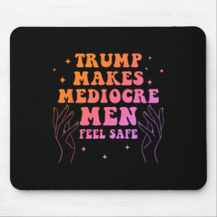 Trump lässt mittelmäßige Männer sich sicher fühlen Mousepad