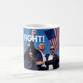 Trump: Liebe Ihn oder Hass Ihn, Er macht immer... Kaffeetasse
