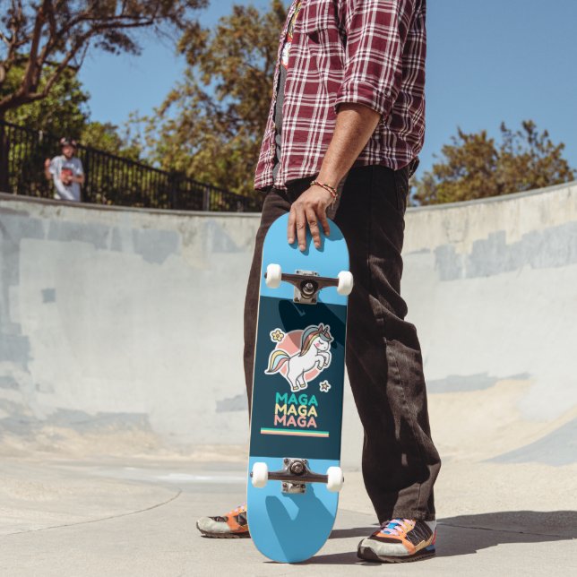 TRUMP MAGA UNICORN SKATEBOARD (Extérieur 2)