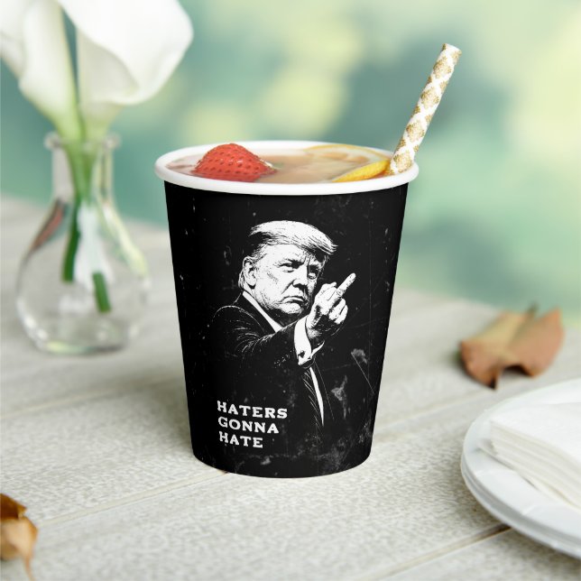 Trump Middle Finger 2026 Meme Funny Pappbecher (In Situ)