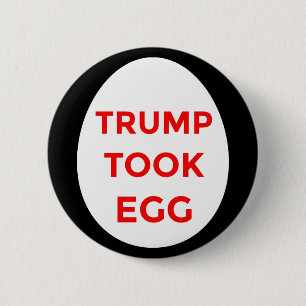 Trump nahm den Knopf ROT und SCHWARZ Button