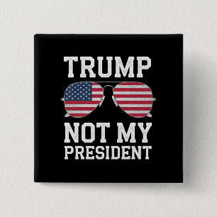 Trump nicht mein Präsident gegen Trump Button