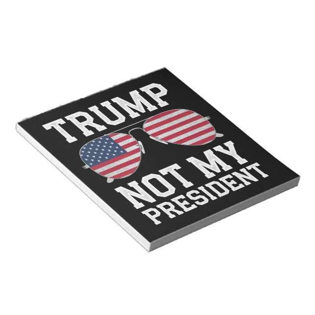 Trump nicht mein Präsident gegen Trump Notizblock (angewinkelt)