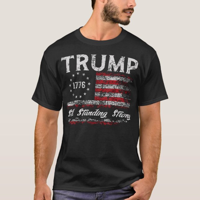 Trump Stehend noch starker Präsident Donald Trump T-Shirt (Vorderseite)