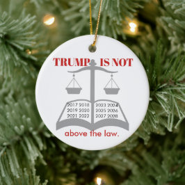 Trump steht nicht über den juristischen Scales der Keramik Ornament