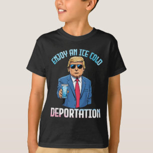 Trump trinkt gerne eine eiskalte Abschiebung mit T-Shirt
