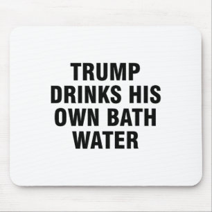 Trump trinkt sein eigenes Wasser _2 Mousepad