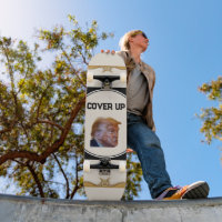 Trump-Vertuschung-Skateboard