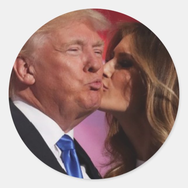 Trump wird von Melainia geküsst Runder Aufkleber (Vorderseite)