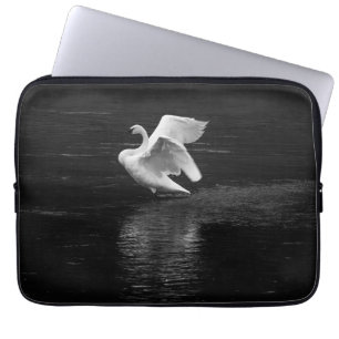Trumpeter Swan b/w Laptopschutzhülle