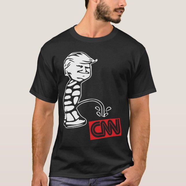 Trumpf-Pipi auf CNN lustigen T-Shirt (Vorderseite)
