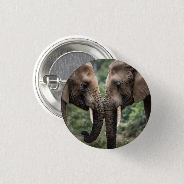 "Trunk to Trunk: Eine sanfte ElefantenEmbrace" Button (Vorne & Hinten)