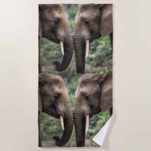 "Trunk to Trunk: Eine sanfte ElefantenEmbrace" Strandtuch