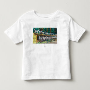 Truppe I auf und vor gefallenem Riesen Kleinkind T-shirt