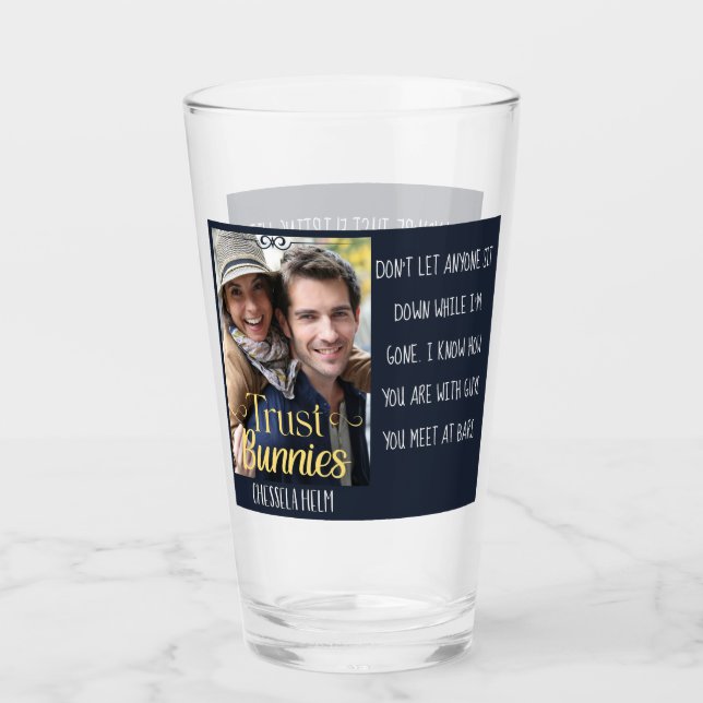 Trust Bunnies Pint Glass Glas (Vorderseite)