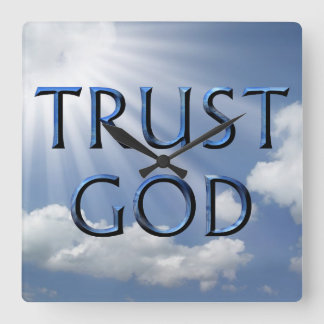TRUST GOD QUADRATISCHE WANDUHR