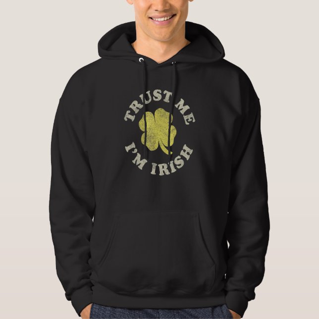 Trust Me I'm Irish Text Around Clover St Patrick's Hoodie (Vorderseite)